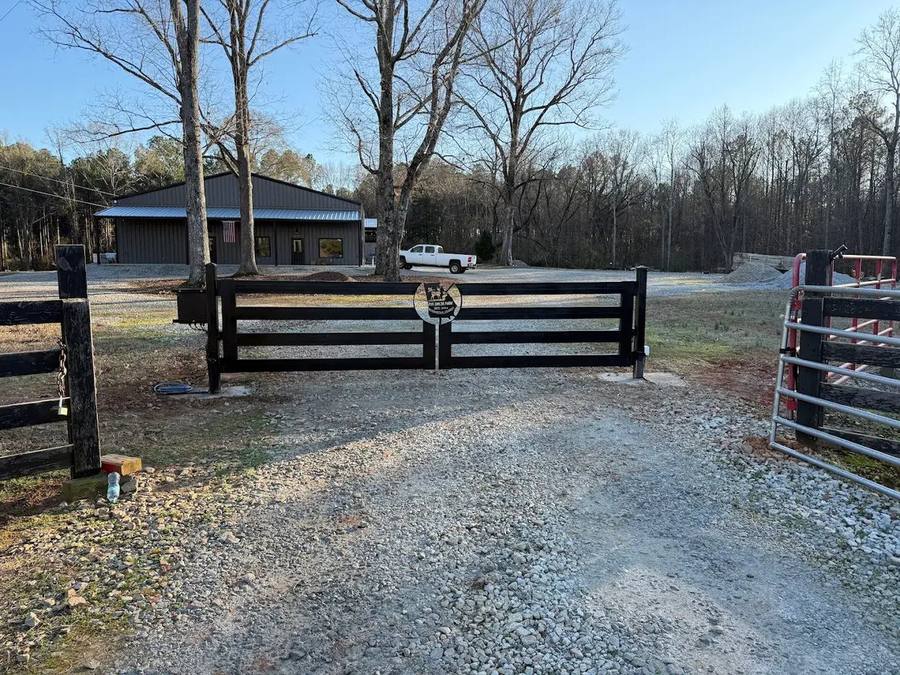 Custom farm gate with ranch logo sign